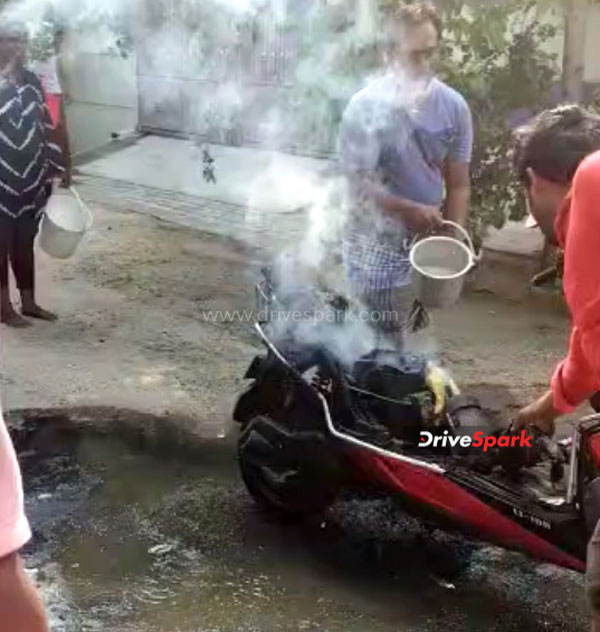 Okinawa i-Praise Plus ഇലക്ട്രിക് സ്‌കൂട്ടറിനും തീപിടിച്ചു; അവസരോചിതമായി ഇടപെടല്‍ ജീവന്‍ രക്ഷിച്ചു