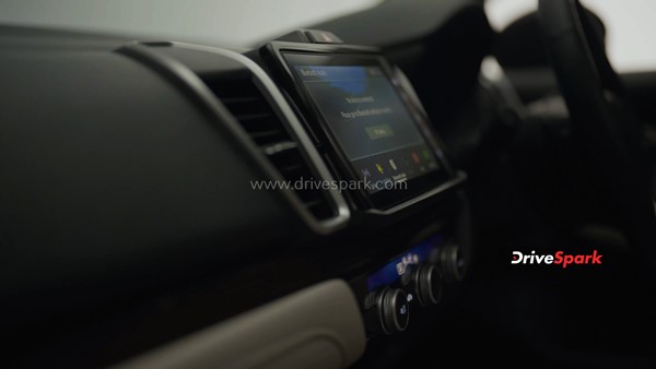 ഹൈബ്രിഡ് സാങ്കേതികവിദ്യയുമായി പുത്തൻ Honda City, റിവ്യൂ വിശേഷങ്ങൾ അറിയാം