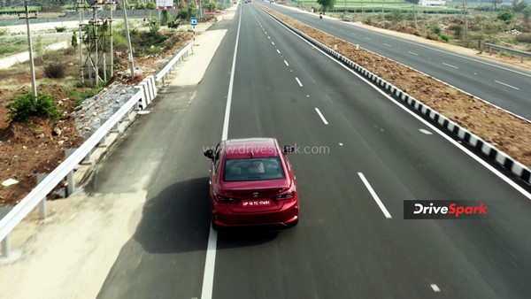 ഹൈബ്രിഡ് സാങ്കേതികവിദ്യയുമായി പുത്തൻ Honda City, റിവ്യൂ വിശേഷങ്ങൾ അറിയാം