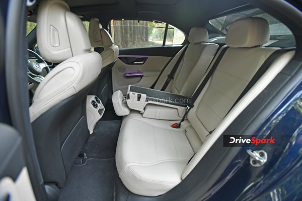 1,000-ത്തിലധികം ബുക്കിംഗുകള്‍ വാരിക്കൂട്ടി 2022 Mercedes Benz C-ക്ലാസ്