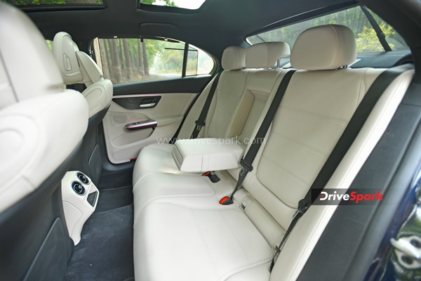 മുമ്പത്തേക്കാൾ കേമൻ! 2022 Mercedes Benz C-Class -ന്റെ റിവ്യൂ വിശേഷങ്ങൾ