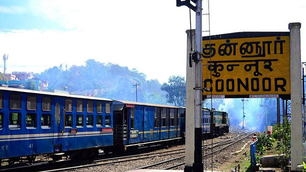 മലനിരകളുടെ മനം മയക്കും പ്രകൃതിഭംഗി കാട്ടിത്തരുന്ന ഊട്ടിയിലെ ടോയ് ട്രെയിനുകൾ