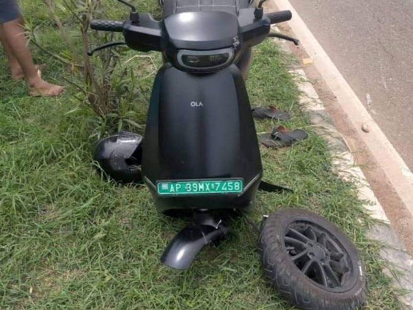 ഫ്രണ്ട് സസ്പെൻഷൻ തകർന്ന് വീണ്ടും മൂക്ക് കുത്തി Ola S1 Pro; ഇവിയുടെ വിശ്വാസ്യത ആശങ്കയിൽ