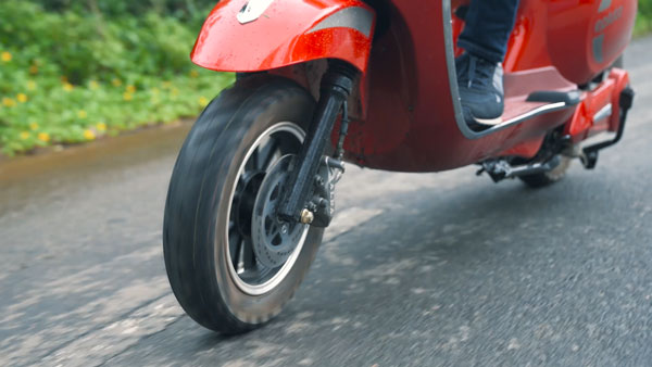 ഓട്ടത്തിനിടെ വീണ്ടും തീപിടുത്തം; വീണ്ടും വാര്ത്തകളില് നിറഞ്ഞ് Pure EPluto 7G ഓട്ടത്തിനിടെ വീണ്ടും തീപിടുത്തം; വീണ്ടും വാര്ത്തകളില് നിറഞ്ഞ് Pure EPluto 7G