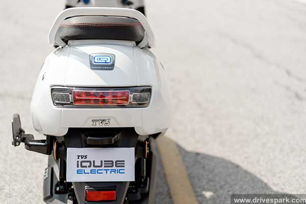 കൂടുതൽ റേഞ്ചും മികച്ച അപ്പ്ഡേറ്റുകളുമായി iQube ഇലക്ട്രിക് സ്കൂട്ടറിന് പുത്തൻ വേരിയന്റ് അവതരിപ്പിക്കാനൊരുങ്ങി TVS