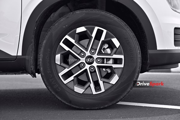 2022 Hyundai Venue വേറേ ലെവലാണ്; റിവ്യൂ വിശേഷങ്ങള്‍ ഇതാ