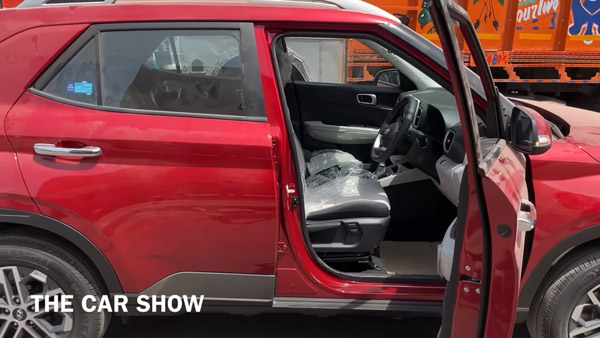 അപ്പ്ഡേറ്റുകൾക്കൊപ്പം അകവും പുറവും ഇങ്ങനെ; അവതരണത്തിന് മുമ്പ് 2022 Hyundai Venue വോക്ക്എറൗണ്ട് വീഡിയോ