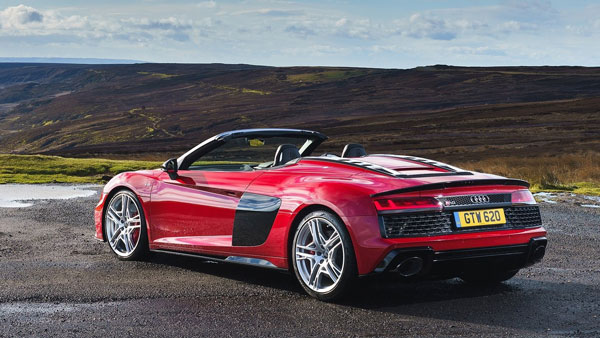 Lexus ES മുതൽ Ferrari F12 Berlinetta വരെ; മിയ ഖലീഫയുടെ സെക്സി & ഹോട്ട് കാർ കളക്ഷൻ