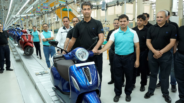 പുതിയ പ്ലാന്റിന്റെ പ്രവര്‍ത്തനം ആരംഭിച്ച് Bajaj; ആദ്യ മോഡലായി Chetak ഇലക്ട്രിക്