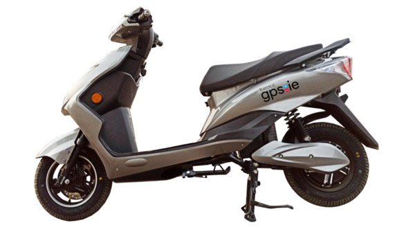 പൂര്ണ ചാര്ജില് 132 കിലോമീറ്റര് വരെ പോകാം; Storie ഇലക്ട്രിക് സ്കൂട്ടറുമായി BattRE പൂര്ണ ചാര്ജില് 132 കിലോമീറ്റര് വരെ പോകാം; Storie ഇലക്ട്രിക് സ്കൂട്ടറുമായി BattRE