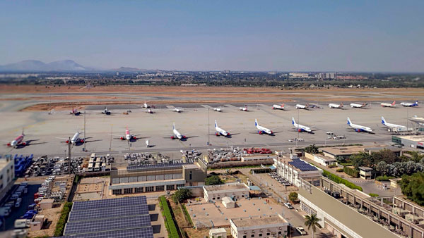 നിങ്ങള്‍ക്കറിയോമോ, എയര്‍പോര്‍ട്ടുകളില്‍ നിന്ന് പക്ഷികളെ എങ്ങനെയാണ് മാറ്റി നിര്‍ത്തുന്നതെന്ന്?