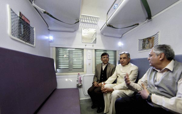 ഇന്ത്യയിലെ ഏറ്റവും വേഗതയേറിയ ട്രെയിനുകളെ പരിചയപ്പെട്ടാലോ?