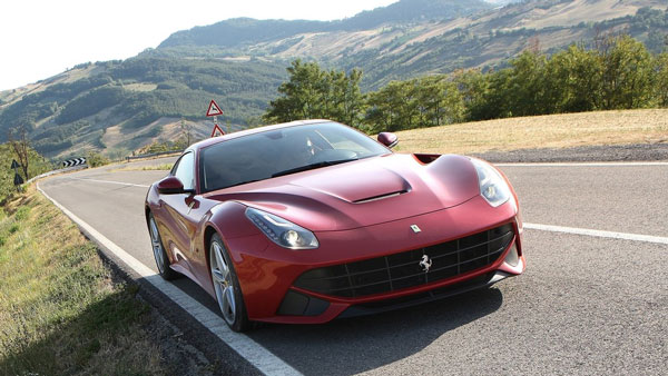 Lexus ES മുതൽ Ferrari F12 Berlinetta വരെ; മിയ ഖലീഫയുടെ സെക്സി & ഹോട്ട് കാർ കളക്ഷൻ