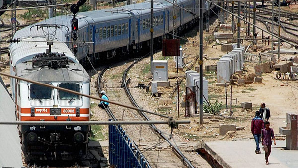 ട്രെയിൻ ടിക്കറ്റിന്റെ PNR നമ്പറിനു പിന്നിലെ ഈ കാര്യങ്ങൾ അറിയാമോ? ട്രെയിൻ ടിക്കറ്റിന്റെ PNR നമ്പറിനു പിന്നിലെ ഈ കാര്യങ്ങൾ അറിയാമോ?