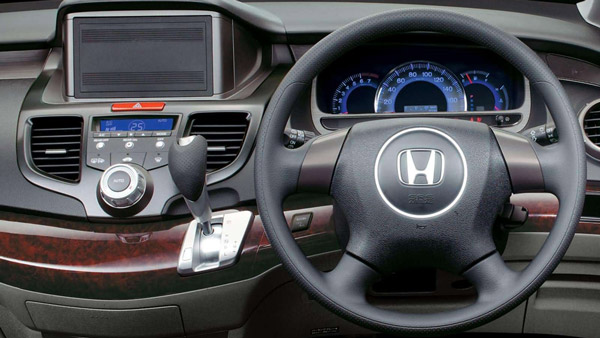 കാറിലെ ഈ ഫീച്ചറുകള്‍ ഒക്കെ ഓര്‍ക്കുന്നുണ്ടോ!; നൊസ്റ്റാള്‍ജിയ ഉണര്‍ത്തുന്ന ഫീച്ചറുകള്‍ ഇതൊക്കെ