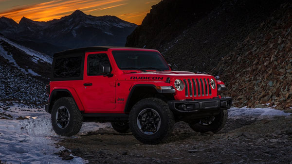 Lexus ES മുതൽ Ferrari F12 Berlinetta വരെ; മിയ ഖലീഫയുടെ സെക്സി & ഹോട്ട് കാർ കളക്ഷൻ