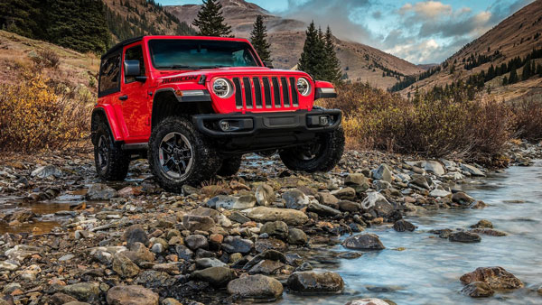 Lexus ES മുതൽ Ferrari F12 Berlinetta വരെ; മിയ ഖലീഫയുടെ സെക്സി & ഹോട്ട് കാർ കളക്ഷൻ