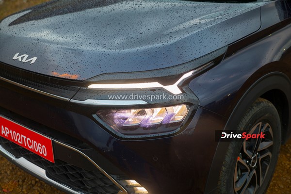 നിങ്ങളുടെ വാഹനത്തിന്റെ ഹെഡ്‌ലൈറ്റ് എങ്ങനെ മാറ്റാം; ചില ലളിതമായ വഴികള്‍ ഇതാ