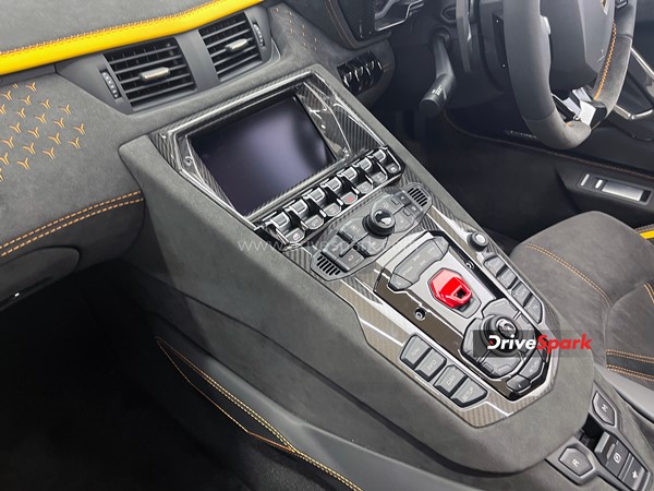 ആകെയുള്ള 250 -ൽ ഒന്ന് ഇന്ത്യയിലും; ലിമിറ്റഡ് എഡിഷൻ Aventador Ultimae Roadster ഡെലിവർ ചെയ്ത് Lamborghini