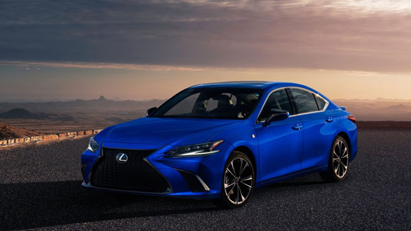 Lexus ES മുതൽ Ferrari F12 Berlinetta വരെ; മിയ ഖലീഫയുടെ സെക്സി & ഹോട്ട് കാർ കളക്ഷൻ