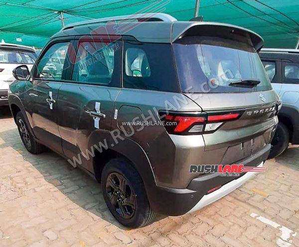 2022 Maruti Brezza -യുടെ ഇന്റീരിയറും സൺറൂഫും വെളിപ്പെടുത്തി പുത്തൻ സ്പൈ ചിത്രങ്ങൾ