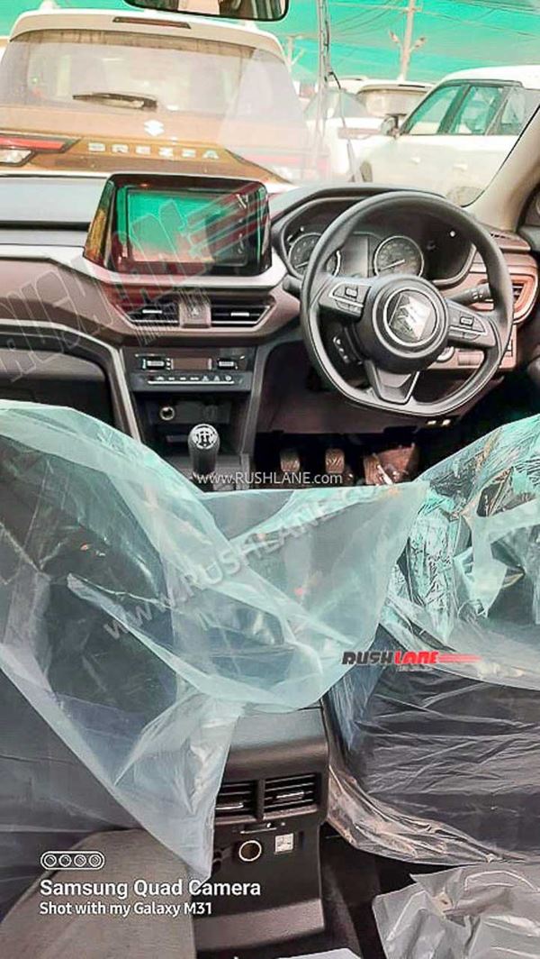 2022 Maruti Brezza -യുടെ ഇന്റീരിയറും സൺറൂഫും വെളിപ്പെടുത്തി പുത്തൻ സ്പൈ ചിത്രങ്ങൾ
