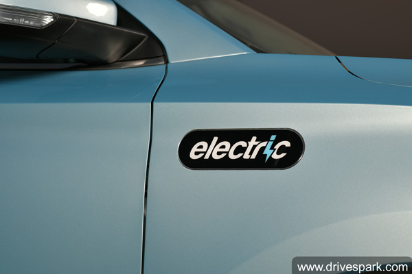 5G ഇന്റർനെറ്റ് സംവിധാനത്തോടൊപ്പം പുത്തൻ Mulan ഇലക്ട്രിക് കാർ അവതരിപ്പിച്ച് MG