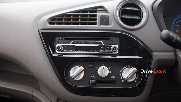 കാറിലെ ഈ ഫീച്ചറുകള്‍ ഒക്കെ ഓര്‍ക്കുന്നുണ്ടോ!; നൊസ്റ്റാള്‍ജിയ ഉണര്‍ത്തുന്ന ഫീച്ചറുകള്‍ ഇതൊക്കെ