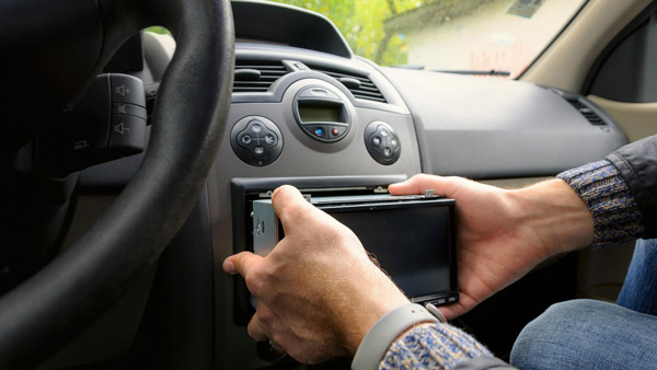 കാറിലെ ഈ ഫീച്ചറുകള്‍ ഒക്കെ ഓര്‍ക്കുന്നുണ്ടോ!; നൊസ്റ്റാള്‍ജിയ ഉണര്‍ത്തുന്ന ഫീച്ചറുകള്‍ ഇതൊക്കെ