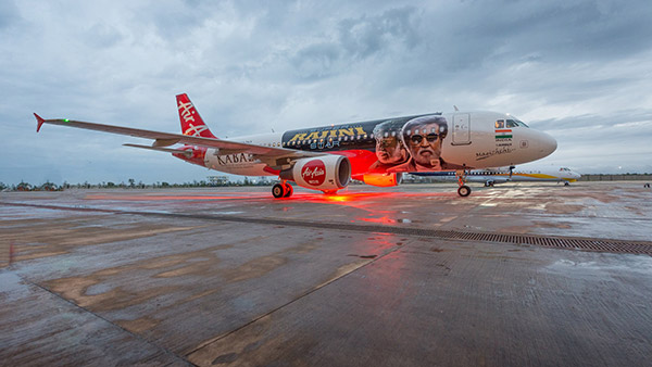 കാറുകളിൽ മാത്രമല്ല വിമാനങ്ങളിലും പെയ്ന്റ് മുഖ്യം; കാരണങ്ങൾ ഇവ