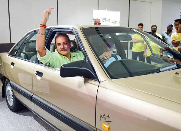 തന്റെ ഇതിഹാസ കാറായ ഔഡി 100 പുതുക്കിപണിത് രവി ശാസ്ത്രി