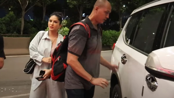 MG Gloster എസ്‌യുവിയിൽ മുംബൈ എയർപോർട്ടിൽ തിളങ്ങി സണ്ണി ലിയോൺ; വീഡിയോ