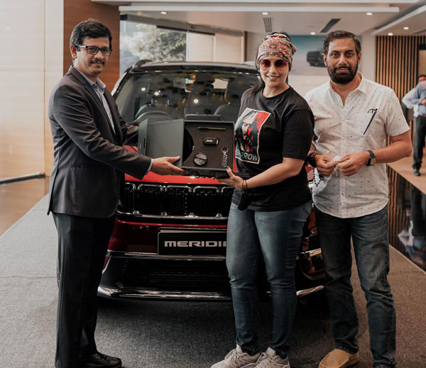 ഭർത്താവിന് Jeep Meridian എസ്‌യുവി സമ്മാനിച്ച് മലയാള സിനിമയുടെ പ്രിയതാരം ശ്വേതാ മേനോൻ