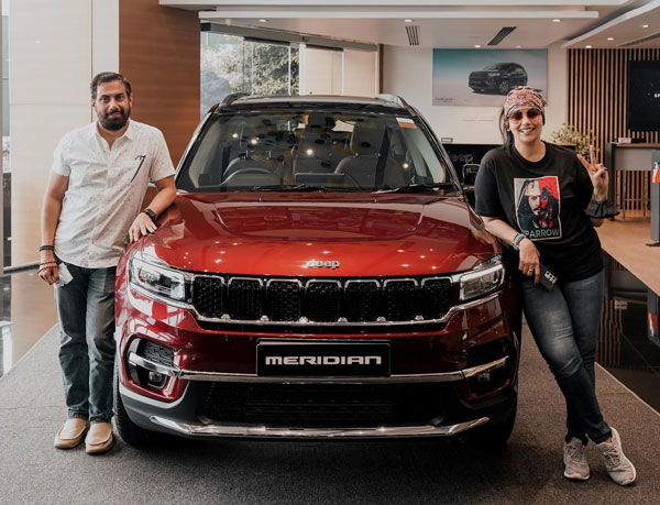 ഭർത്താവിന് Jeep Meridian എസ്‌യുവി സമ്മാനിച്ച് മലയാള സിനിമയുടെ പ്രിയതാരം ശ്വേതാ മേനോൻ