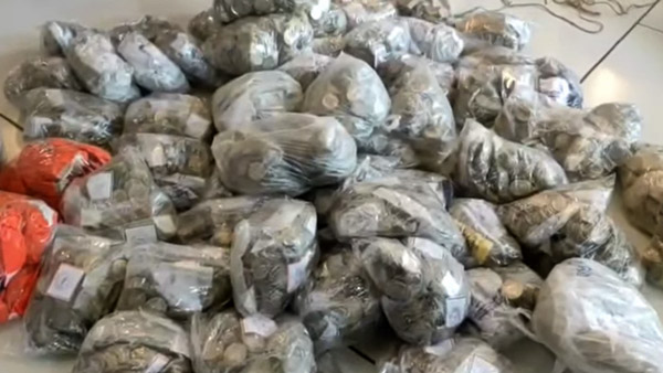 മറ്റുള്ളവർ നിരസിച്ച 10 രൂപ നാണയങ്ങൾ സ്വരുക്കൂട്ടി കാർ സ്വന്തമാക്കി തമിഴ്നാട് സ്വദേശി