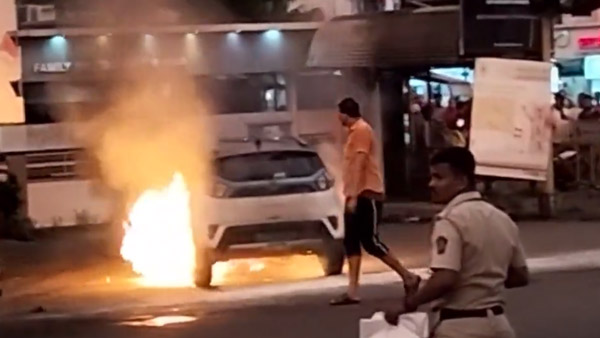 അഗ്നിക്കിരയായി നെക്സോൺ ഇവിയും, സംഭവം മുംബൈയിൽ; അന്വേഷണവുമായി ടാറ്റ
