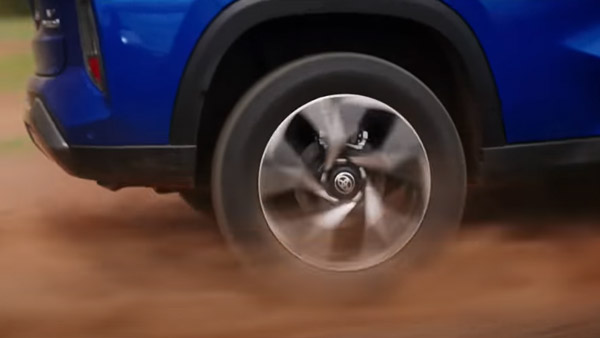 സെഗ്മെന്റ് ഫസ്റ്റ് AWD ഫീച്ചറുമായി HyRyder; പുത്തൻ ടീസർ പങ്കുവെച്ച് Toyota