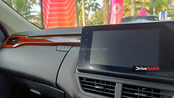 മുഖം മിനുക്കി റെഡ് ഇൻസേർട്ടുകളുമായി പുത്തൻ Renault Kiger 2022