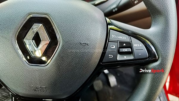 മുഖം മിനുക്കി റെഡ് ഇൻസേർട്ടുകളുമായി പുത്തൻ Renault Kiger 2022