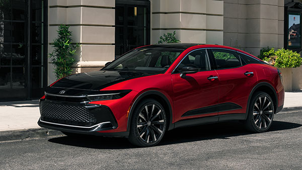 എസ്‌യുവി സെറ്റപ്പുള്ള സെഡാൻ; പുത്തൻ Crown Hybrid അവതരിപ്പിച്ച് Toyota