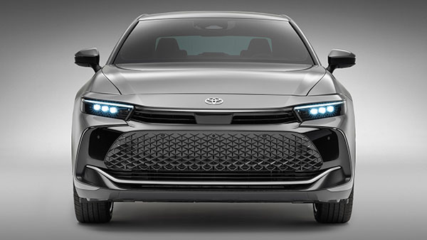 എസ്‌യുവി സെറ്റപ്പുള്ള സെഡാൻ; പുത്തൻ Crown Hybrid അവതരിപ്പിച്ച് Toyota