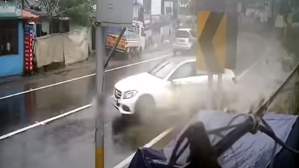 അക്വാപ്ലാനിംഗ് / ഹൈഡ്രോ പ്ലാനിംഗ്; മൺസൂൺ കാലത്ത് റോഡിൽ പതിയിരിക്കുന്ന അപകടം!