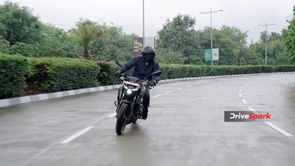 ഫണ്‍-ടു-റൈഡ് സ്‌പോര്‍ട്ടി കമ്മ്യൂട്ടര്‍; Bajaj Pulsar N160 റിവ്യൂ വിശേഷങ്ങള്‍ ഇതാ