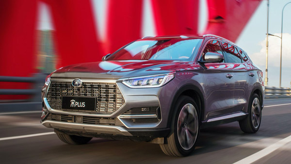 TESLA യ്ക്ക് അടി തെറ്റിയോ? ഏറ്റവും വലിയ ഇലക്ട്രിക് വാഹന നിർമ്മാതാക്കളായി BYD