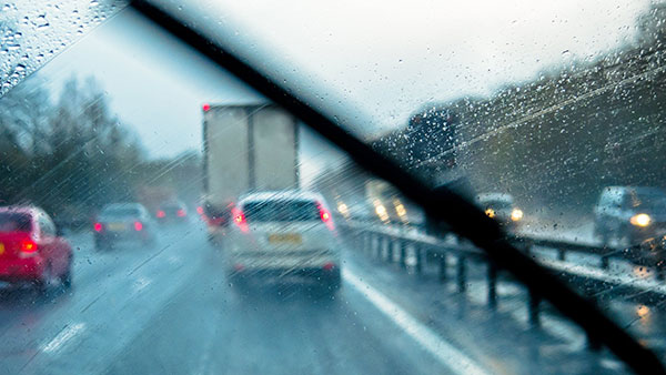 ഹസാര്‍ഡ് ലൈറ്റുകളുടെ ഉപയോഗം എന്ത്?, ശരിയായി ഉപയോഗിക്കുന്നത് എങ്ങനെ; കൂടുതല്‍ കാര്യങ്ങള്‍ ഇതാ