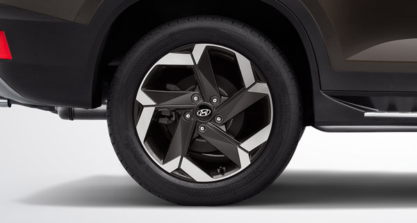 Alcazar-ന് പുതിയ ബേസ് വേരിയന്റുമായി Hyundai; വില 15.89 ലക്ഷം രൂപ