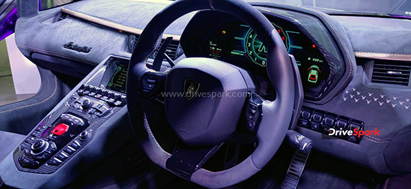 നിരത്തില് കുതിക്കാന് Aventador Ultimae Coupe; ആദ്യ യൂണിറ്റ് മുംബൈയില് എത്തിച്ച് Lamborghini നിരത്തില് കുതിക്കാന് Aventador Ultimae Coupe; ആദ്യ യൂണിറ്റ് മുംബൈയില് എത്തിച്ച് Lamborghini