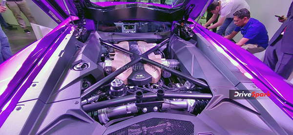 നിരത്തില് കുതിക്കാന് Aventador Ultimae Coupe; ആദ്യ യൂണിറ്റ് മുംബൈയില് എത്തിച്ച് Lamborghini നിരത്തില് കുതിക്കാന് Aventador Ultimae Coupe; ആദ്യ യൂണിറ്റ് മുംബൈയില് എത്തിച്ച് Lamborghini