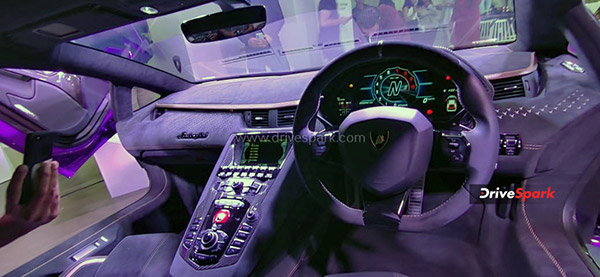 നിരത്തില് കുതിക്കാന് Aventador Ultimae Coupe; ആദ്യ യൂണിറ്റ് മുംബൈയില് എത്തിച്ച് Lamborghini നിരത്തില് കുതിക്കാന് Aventador Ultimae Coupe; ആദ്യ യൂണിറ്റ് മുംബൈയില് എത്തിച്ച് Lamborghini