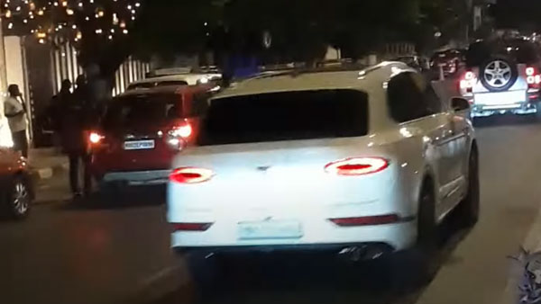 ജിയോ ഗരാജിലെ പുത്തൻ മെമ്പർ! മൂന്നാം Bentley Bentayga എസ്‌യുവി സ്വന്തമാക്കി അംബാനി കുടുംബം